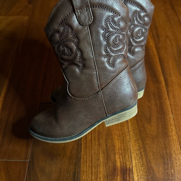 Brown Western Style Boots - Picture 1 of 8